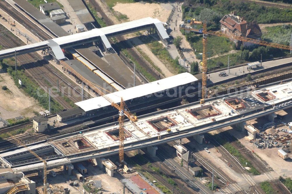 Berlin from the bird's eye view: Blick auf den Um- und Neubau des Berliner S-Bahnhofs Ostkreuz. Der Bahnhof wurde bereits im Jahr 1882 eröffnet und ist somit stark sanierungsbedürftig. Teile der Neubauten führt die EUROVIA Beton GmbH aus. Weiterhin beteiligt ist das Unternehmen VEPRO Verkehrsbauprojekt GmbH. Kontakt EUROVIA: EUROVIA BEton GmbH, Niederlassung Ingenieurbau und Zweigniederlassung Cottbus, Gewerbeparkstraße 17, 03099 Kolkwitz, Tel. +49(0)355 35552 3, Fax +49(0)355 35552 52, EMail: ingenieurbau@eurovia.de; Kontakt VEPRO: Verkehrsbau Projekt GmbH, Storkower Str. 132, 10407 Berlin, Tel. +49(0)30 42194 0, Fax +49(0)30 42194 221