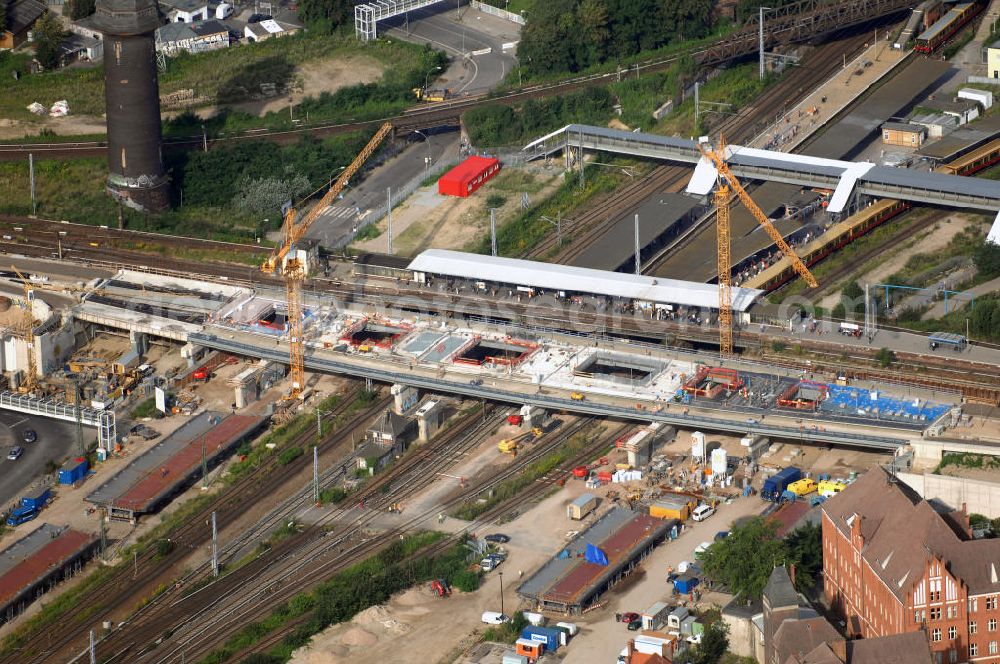 Berlin from above - Blick auf den Um- und Neubau des Berliner S-Bahnhofs Ostkreuz. Der Bahnhof wurde bereits im Jahr 1882 eröffnet und ist somit stark sanierungsbedürftig. Teile der Neubauten führt die EUROVIA Beton GmbH aus. Weiterhin beteiligt ist das Unternehmen VEPRO Verkehrsbauprojekt GmbH. Kontakt EUROVIA: EUROVIA BEton GmbH, Niederlassung Ingenieurbau und Zweigniederlassung Cottbus, Gewerbeparkstraße 17, 03099 Kolkwitz, Tel. +49(0)355 35552 3, Fax +49(0)355 35552 52, EMail: ingenieurbau@eurovia.de; Kontakt VEPRO: Verkehrsbau Projekt GmbH, Storkower Str. 132, 10407 Berlin, Tel. +49(0)30 42194 0, Fax +49(0)30 42194 221