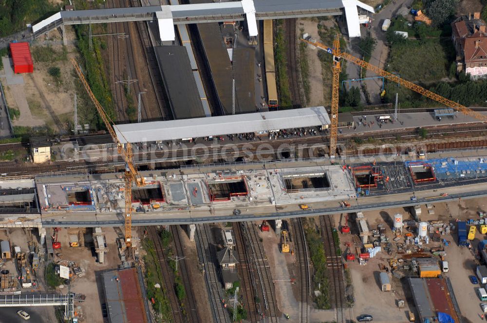 Berlin from above - Blick auf den Um- und Neubau des Berliner S-Bahnhofs Ostkreuz. Der Bahnhof wurde bereits im Jahr 1882 eröffnet und ist somit stark sanierungsbedürftig. Teile der Neubauten führt die EUROVIA Beton GmbH aus. Weiterhin beteiligt ist das Unternehmen VEPRO Verkehrsbauprojekt GmbH. Kontakt EUROVIA: EUROVIA BEton GmbH, Niederlassung Ingenieurbau und Zweigniederlassung Cottbus, Gewerbeparkstraße 17, 03099 Kolkwitz, Tel. +49(0)355 35552 3, Fax +49(0)355 35552 52, EMail: ingenieurbau@eurovia.de; Kontakt VEPRO: Verkehrsbau Projekt GmbH, Storkower Str. 132, 10407 Berlin, Tel. +49(0)30 42194 0, Fax +49(0)30 42194 221