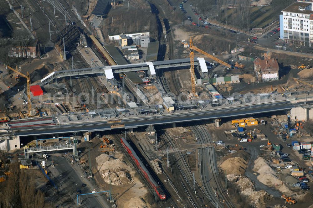 Berlin from above - Blick auf den Um- und Neubau des Berliner S-Bahnhofs Ostkreuz. Teile der Neubauten führt die EUROVIA Beton GmbH aus. Weiterhin beteiligt ist das Unternehmen VEPRO Verkehrsbauprojekt GmbH. Upgrading and construction of the Berlin S-Bahn station Ostkreuz.