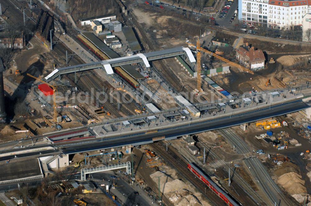 Berlin from the bird's eye view: Blick auf den Um- und Neubau des Berliner S-Bahnhofs Ostkreuz. Teile der Neubauten führt die EUROVIA Beton GmbH aus. Weiterhin beteiligt ist das Unternehmen VEPRO Verkehrsbauprojekt GmbH. Upgrading and construction of the Berlin S-Bahn station Ostkreuz.