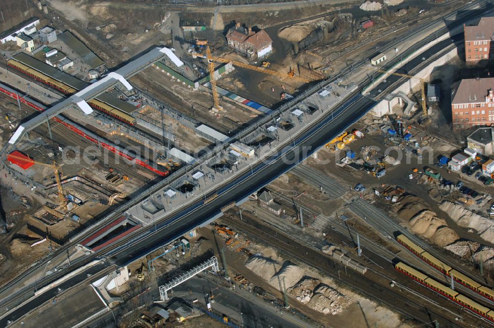 Berlin from above - Blick auf den Um- und Neubau des Berliner S-Bahnhofs Ostkreuz. Teile der Neubauten führt die EUROVIA Beton GmbH aus. Weiterhin beteiligt ist das Unternehmen VEPRO Verkehrsbauprojekt GmbH. Upgrading and construction of the Berlin S-Bahn station Ostkreuz.