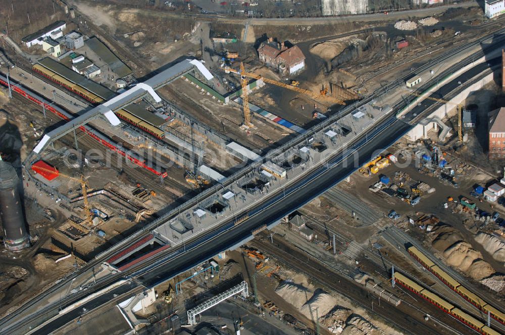 Berlin from the bird's eye view: Blick auf den Um- und Neubau des Berliner S-Bahnhofs Ostkreuz. Teile der Neubauten führt die EUROVIA Beton GmbH aus. Weiterhin beteiligt ist das Unternehmen VEPRO Verkehrsbauprojekt GmbH. Upgrading and construction of the Berlin S-Bahn station Ostkreuz.