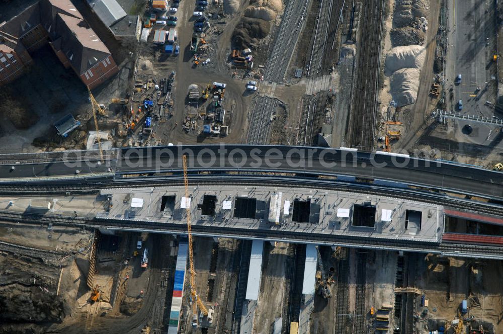 Berlin from above - Blick auf den Um- und Neubau des Berliner S-Bahnhofs Ostkreuz. Teile der Neubauten führt die EUROVIA Beton GmbH aus. Weiterhin beteiligt ist das Unternehmen VEPRO Verkehrsbauprojekt GmbH. Upgrading and construction of the Berlin S-Bahn station Ostkreuz.