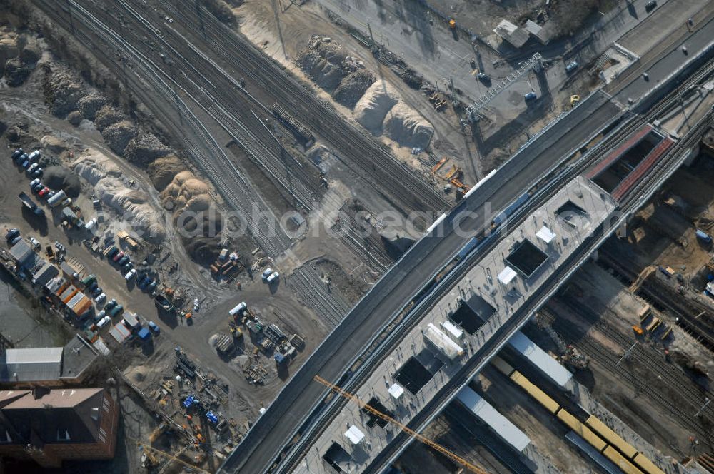 Berlin from the bird's eye view: Blick auf den Um- und Neubau des Berliner S-Bahnhofs Ostkreuz. Teile der Neubauten führt die EUROVIA Beton GmbH aus. Weiterhin beteiligt ist das Unternehmen VEPRO Verkehrsbauprojekt GmbH. Upgrading and construction of the Berlin S-Bahn station Ostkreuz.