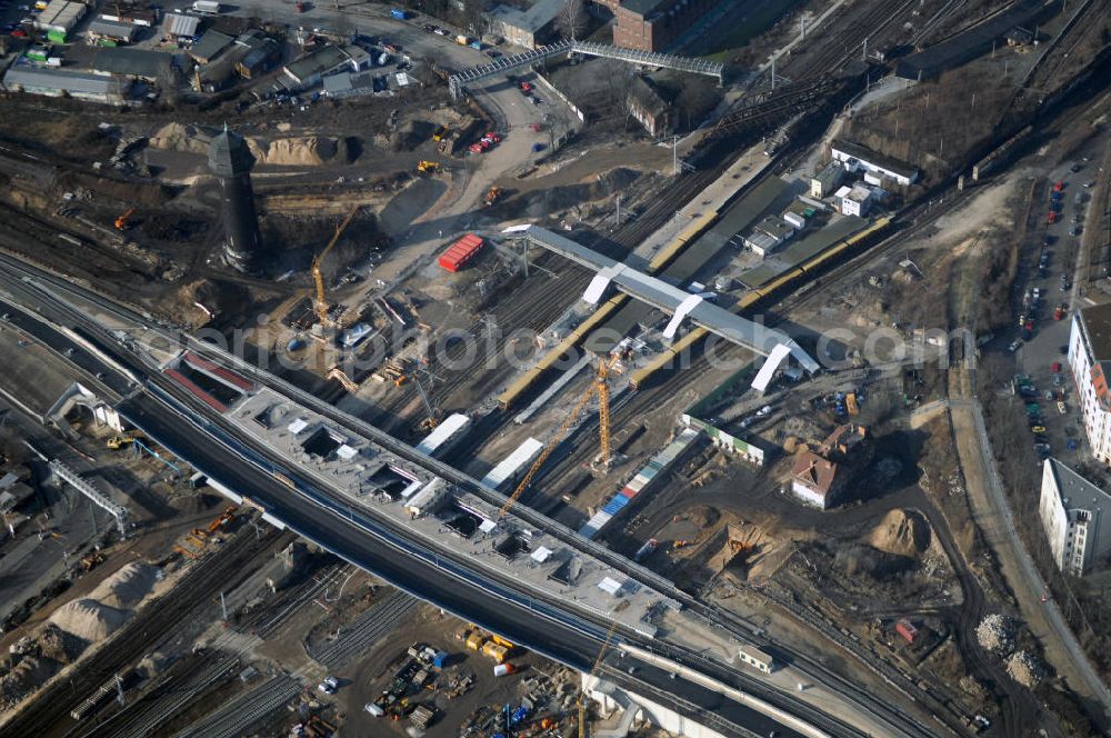 Aerial image Berlin - Blick auf den Um- und Neubau des Berliner S-Bahnhofs Ostkreuz. Teile der Neubauten führt die EUROVIA Beton GmbH aus. Weiterhin beteiligt ist das Unternehmen VEPRO Verkehrsbauprojekt GmbH. Upgrading and construction of the Berlin S-Bahn station Ostkreuz.