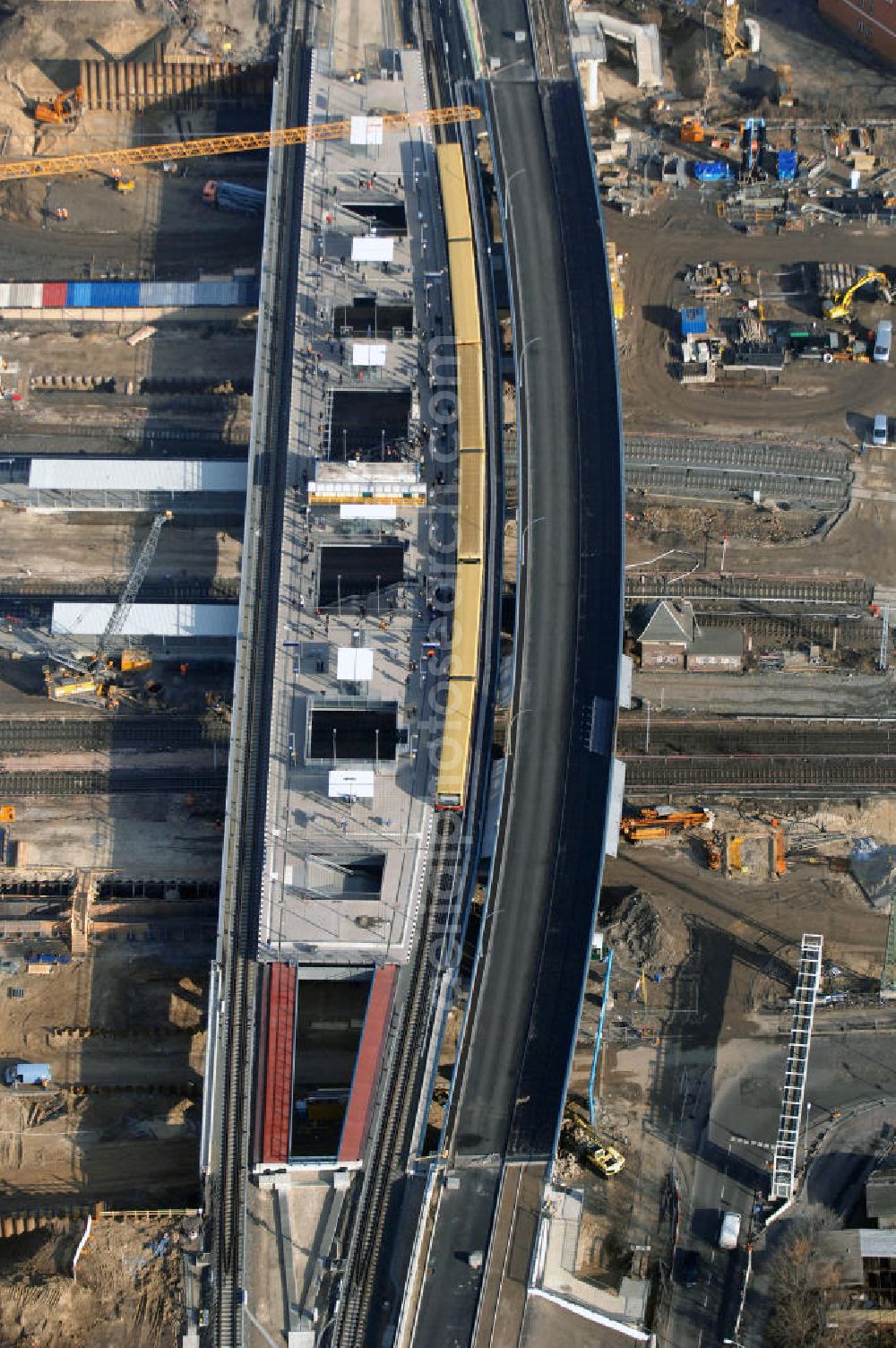 Aerial image Berlin - Blick auf den Um- und Neubau des Berliner S-Bahnhofs Ostkreuz. Teile der Neubauten führt die EUROVIA Beton GmbH aus. Weiterhin beteiligt ist das Unternehmen VEPRO Verkehrsbauprojekt GmbH. Upgrading and construction of the Berlin S-Bahn station Ostkreuz.