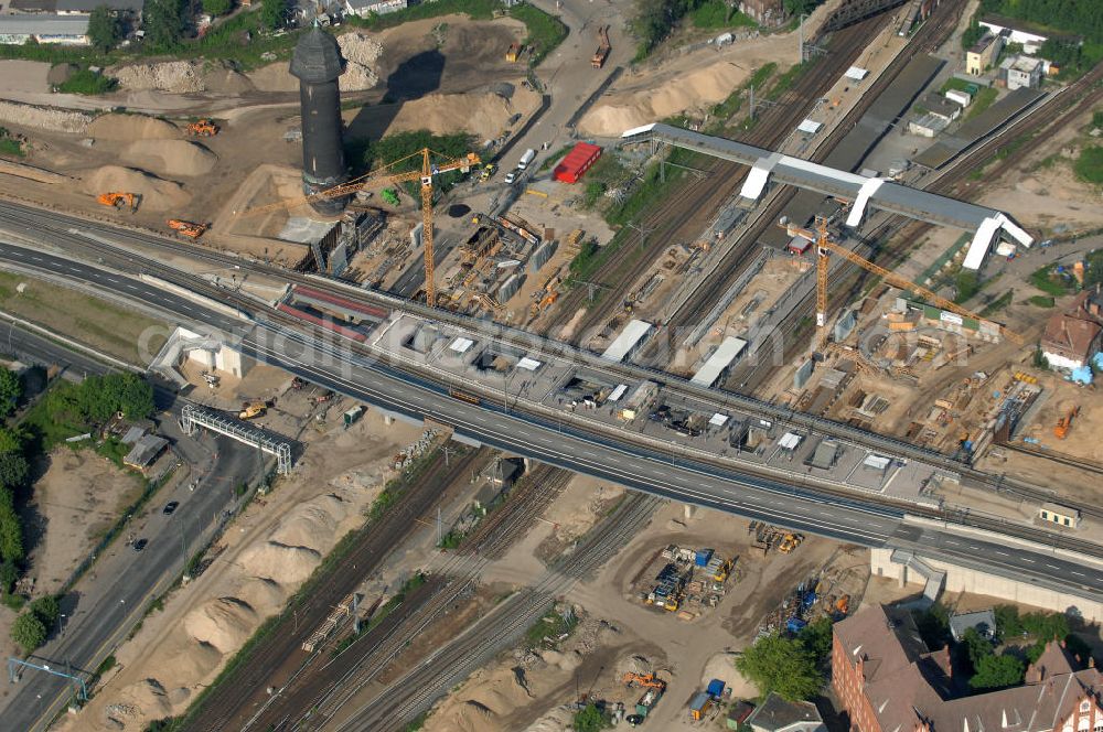 Aerial image Berlin - Blick auf den Um- und Neubau des Berliner S-Bahnhof Ostkreuz der Deutschen Bahn. Teile der Neubauten führt die EUROVIA Beton GmbH aus. Weiterhin beteiligt ist das Unternehmen VEPRO Verkehrsbauprojekt GmbH. Upgrading and construction of the Berlin S-Bahn station Ostkreuz.