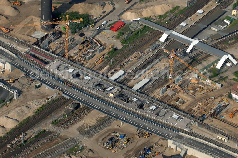 Aerial photograph Berlin - Blick auf den Um- und Neubau des Berliner S-Bahnhof Ostkreuz der Deutschen Bahn. Teile der Neubauten führt die EUROVIA Beton GmbH aus. Weiterhin beteiligt ist das Unternehmen VEPRO Verkehrsbauprojekt GmbH. Upgrading and construction of the Berlin S-Bahn station Ostkreuz.