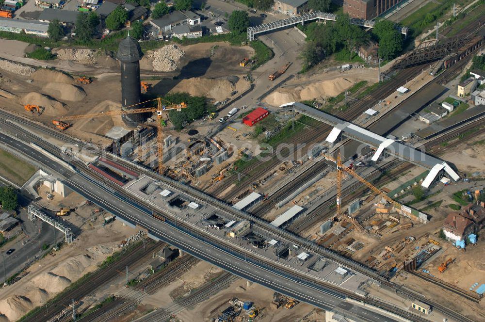 Berlin from above - Blick auf den Um- und Neubau des Berliner S-Bahnhof Ostkreuz der Deutschen Bahn. Teile der Neubauten führt die EUROVIA Beton GmbH aus. Weiterhin beteiligt ist das Unternehmen VEPRO Verkehrsbauprojekt GmbH. Upgrading and construction of the Berlin S-Bahn station Ostkreuz.