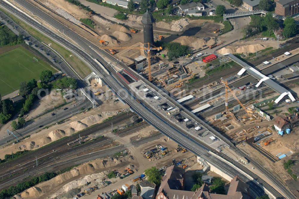 Berlin from above - Blick auf den Um- und Neubau des Berliner S-Bahnhof Ostkreuz der Deutschen Bahn. Teile der Neubauten führt die EUROVIA Beton GmbH aus. Weiterhin beteiligt ist das Unternehmen VEPRO Verkehrsbauprojekt GmbH. Upgrading and construction of the Berlin S-Bahn station Ostkreuz.