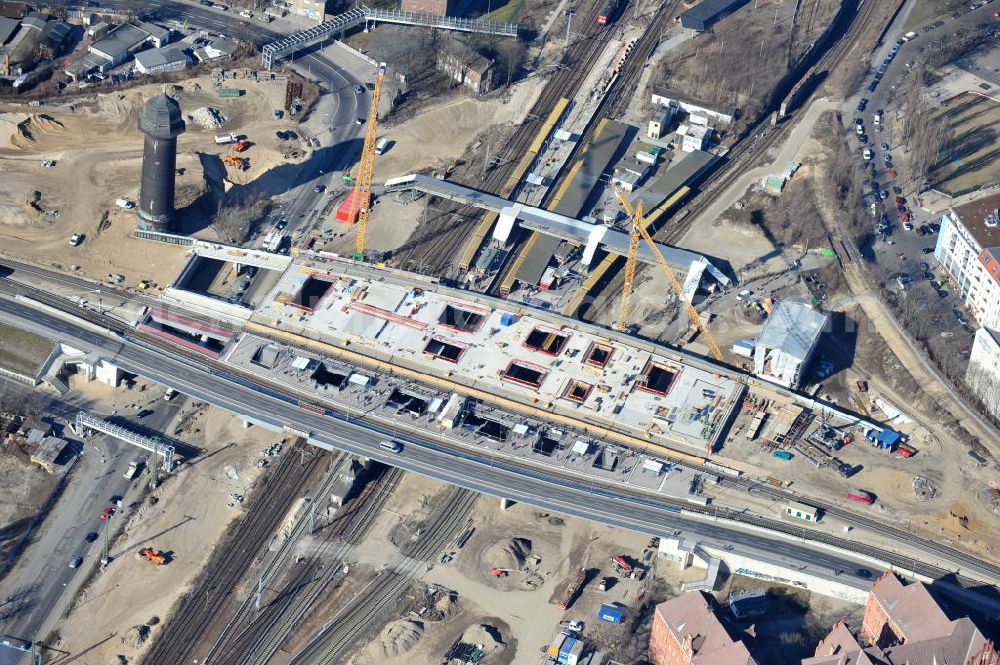 Berlin-Friedrichshain from above - Blick auf den Um- und Neubau des Berliner S-Bahnhof Ostkreuz der Deutschen Bahn. Teile der Neubauten führt die EUROVIA Beton GmbH und die Firma Stahlbau Dessau aus. Weiterhin beteiligt ist das Unternehmen VEPRO Verkehrsbauprojekt GmbH. Upgrading and construction of the Berlin S-Bahn station Ostkreuz.