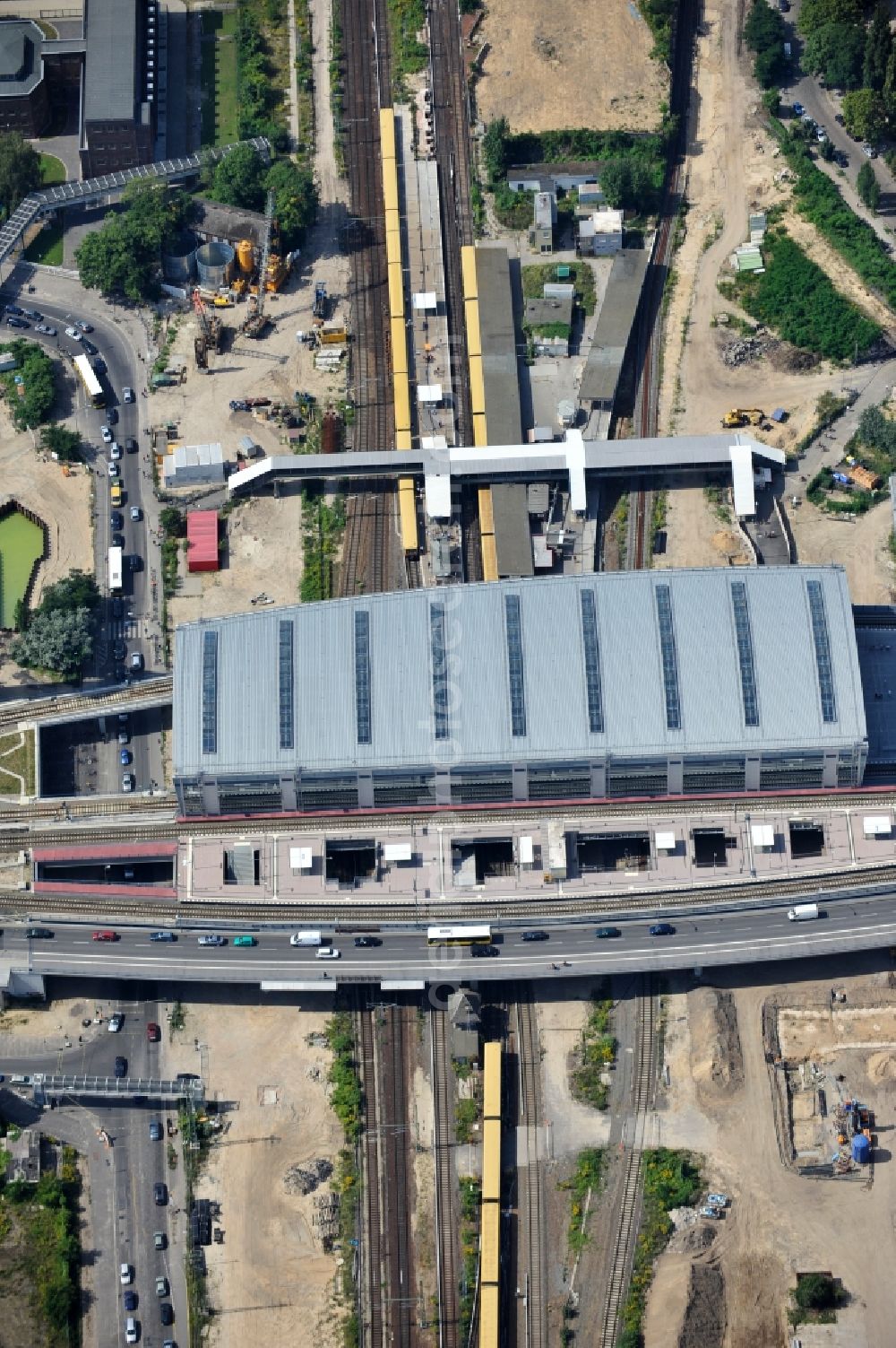 Berlin from above - Construction site of the alteration and new build Berlin S-Bahn station Ostkreuz