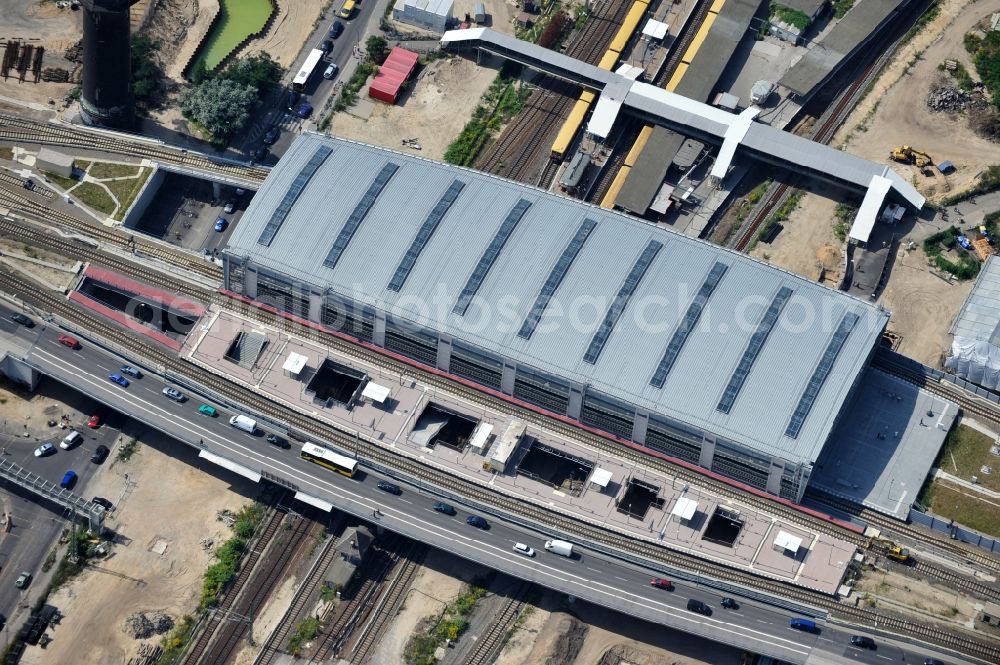 Berlin from the bird's eye view: Construction site of the alteration and new build Berlin S-Bahn station Ostkreuz