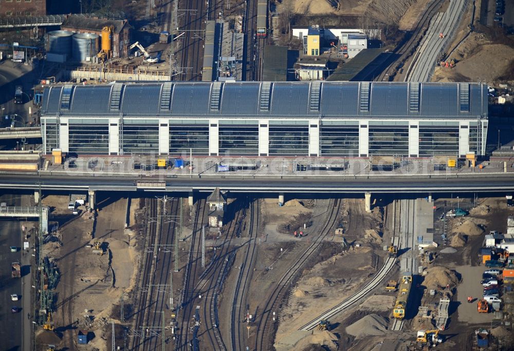 Berlin from above - Construction site of the alteration and new build Berlin S-Bahn station Ostkreuz