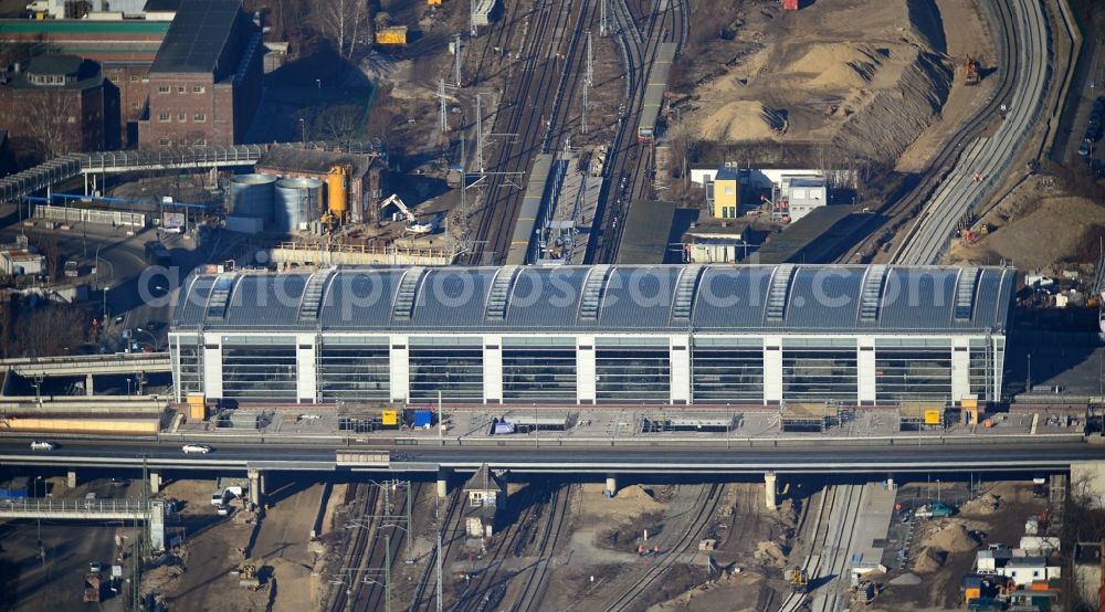 Berlin from the bird's eye view: Construction site of the alteration and new build Berlin S-Bahn station Ostkreuz