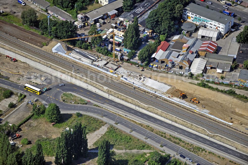 Aerial photograph Berlin - Blick auf den Um- und Neubau des Berliner S-Bahnhof Ostkreuz der Deutschen Bahn. Teile der Neubauten führt die EUROVIA Beton GmbH aus. Weiterhin beteiligt ist das Unternehmen VEPRO Verkehrsbauprojekt GmbH. Upgrading and construction of the Berlin S-Bahn station Ostkreuz.