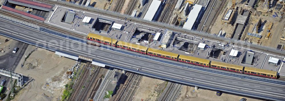 Berlin from above - Blick auf den Um- und Neubau des Berliner S-Bahnhof Ostkreuz der Deutschen Bahn. Teile der Neubauten führt die EUROVIA Beton GmbH aus. Weiterhin beteiligt ist das Unternehmen VEPRO Verkehrsbauprojekt GmbH. Upgrading and construction of the Berlin S-Bahn station Ostkreuz.