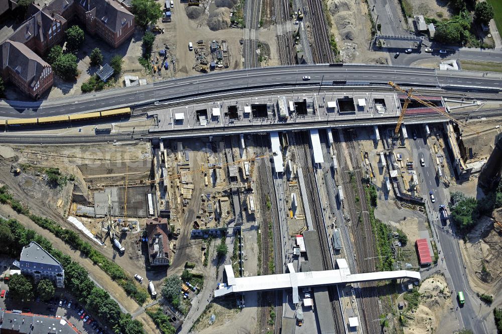 Berlin from above - Blick auf den Um- und Neubau des Berliner S-Bahnhof Ostkreuz der Deutschen Bahn. Teile der Neubauten führt die EUROVIA Beton GmbH aus. Weiterhin beteiligt ist das Unternehmen VEPRO Verkehrsbauprojekt GmbH. Upgrading and construction of the Berlin S-Bahn station Ostkreuz.