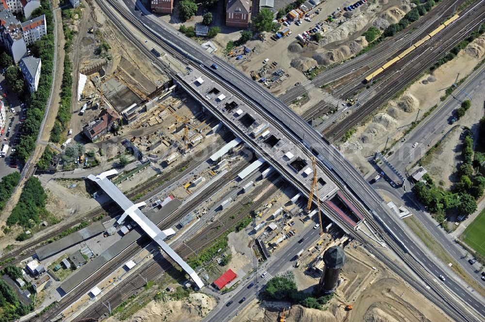 Aerial image Berlin - Blick auf den Um- und Neubau des Berliner S-Bahnhof Ostkreuz der Deutschen Bahn. Teile der Neubauten führt die EUROVIA Beton GmbH aus. Weiterhin beteiligt ist das Unternehmen VEPRO Verkehrsbauprojekt GmbH. Upgrading and construction of the Berlin S-Bahn station Ostkreuz.