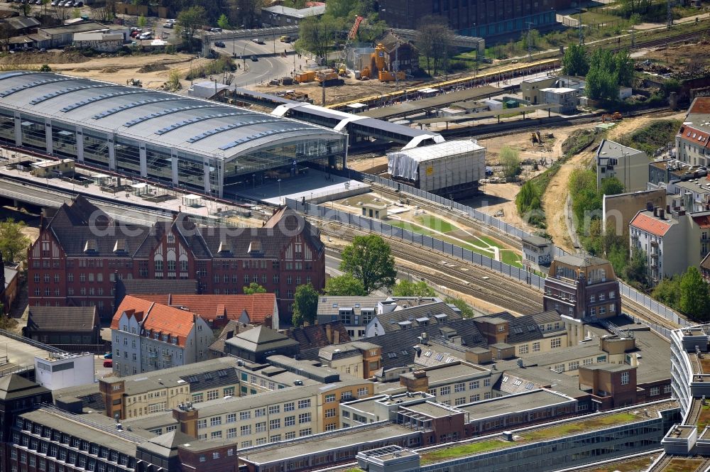 Berlin from the bird's eye view: Construction site of the alteration and new build Berlin S-Bahn station Ostkreuz