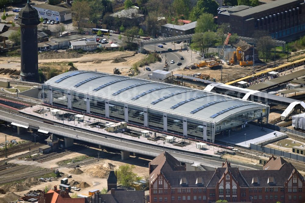 Berlin from above - Construction site of the alteration and new build Berlin S-Bahn station Ostkreuz