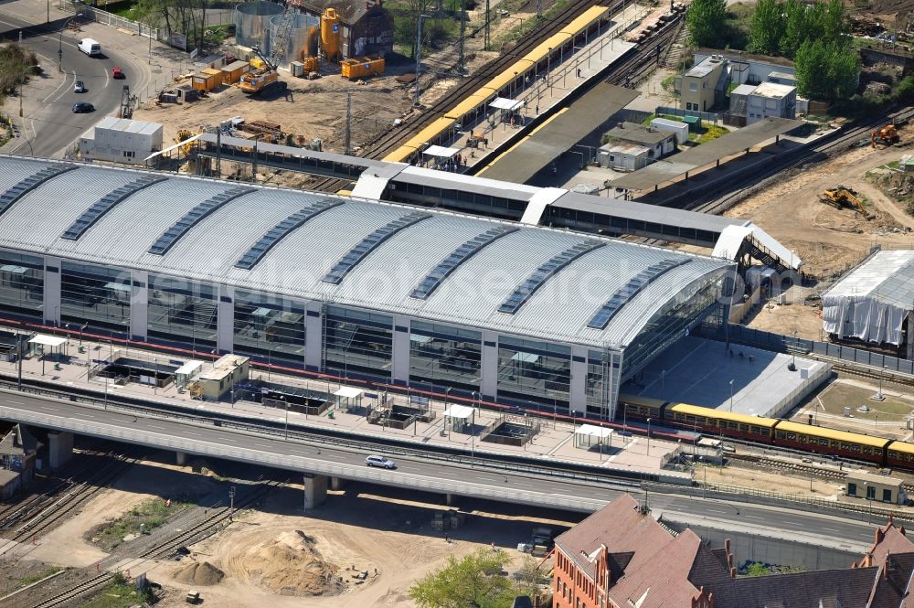 Berlin from the bird's eye view: Construction site of the alteration and new build Berlin S-Bahn station Ostkreuz