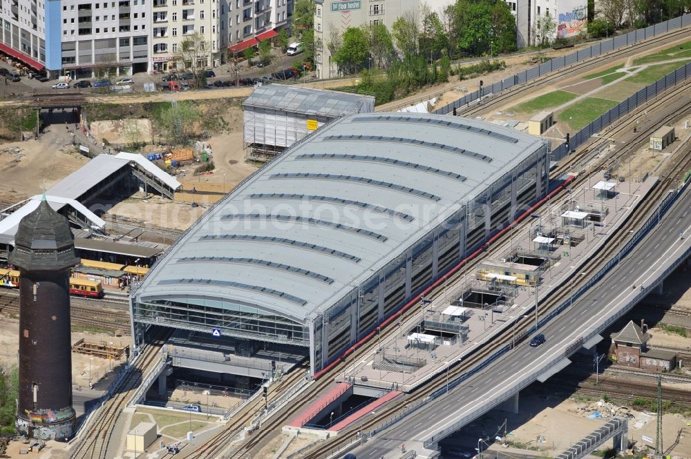 Berlin from the bird's eye view: Construction site of the alteration and new build Berlin S-Bahn station Ostkreuz