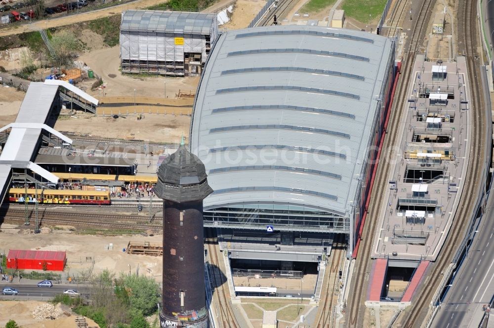 Berlin from above - Construction site of the alteration and new build Berlin S-Bahn station Ostkreuz