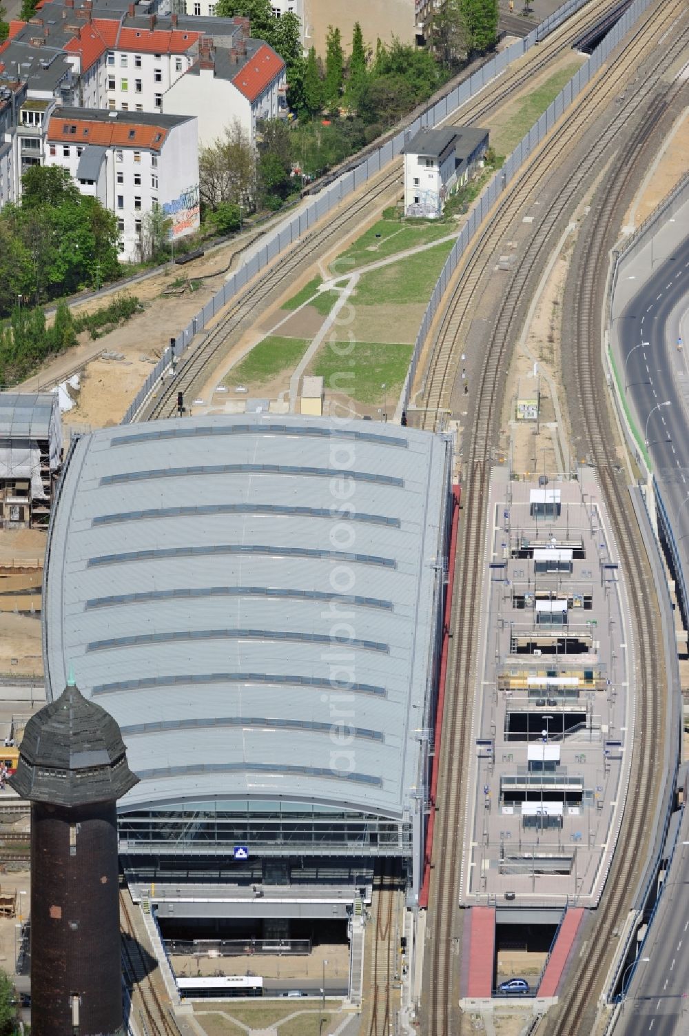 Berlin from the bird's eye view: Construction site of the alteration and new build Berlin S-Bahn station Ostkreuz