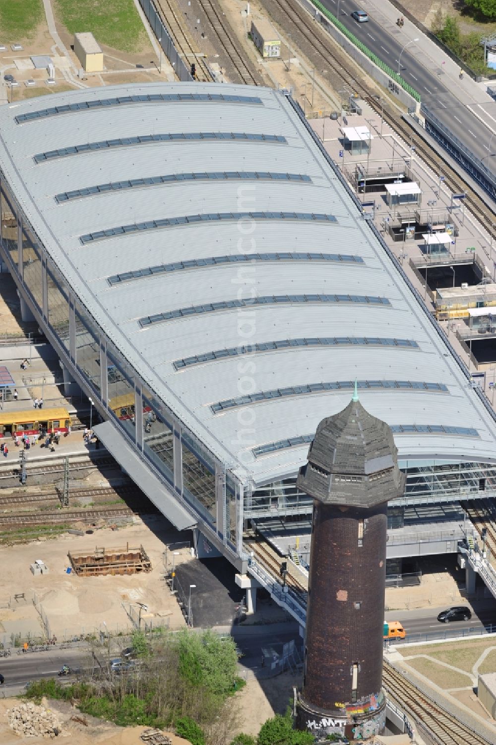 Berlin from above - Construction site of the alteration and new build Berlin S-Bahn station Ostkreuz