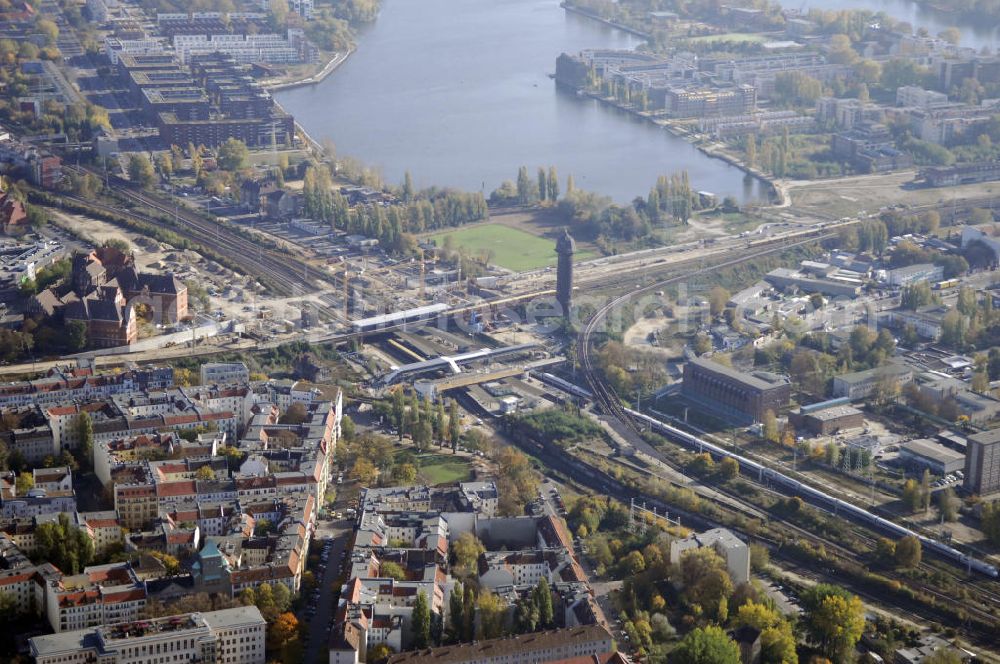 Berlin from the bird's eye view: Blick auf den Um- und Neubau des Berliner S-Bahnhofs Ostkreuz. Der Bahnhof wurde bereits im Jahr 1882 eröffnet und ist somit stark sanierungsbedürftig. Die Arbeiten begannen im Oktober 2006. Teile der Neubauten führt die EUROVIA Beton GmbH aus. Weiterhin beteiligt ist das Unternehmen VEPRO Verkehrsbauprojekt GmbH. Kontakt EUROVIA: EUROVIA BEton GmbH, Niederlassung Ingenieurbau und Zweigniederlassung Cottbus, Gewerbeparkstraße 17, 03099 Kolkwitz, Tel. +49(0)355 35552 3, Fax +49(0)355 35552 52, EMail: ingenieurbau@eurovia.de; Kontakt VEPRO: Verkehrsbau Projekt GmbH, Storkower Str. 132, 10407 Berlin, Tel. +49(0)30 42194 0, Fax +49(0)30 42194 221