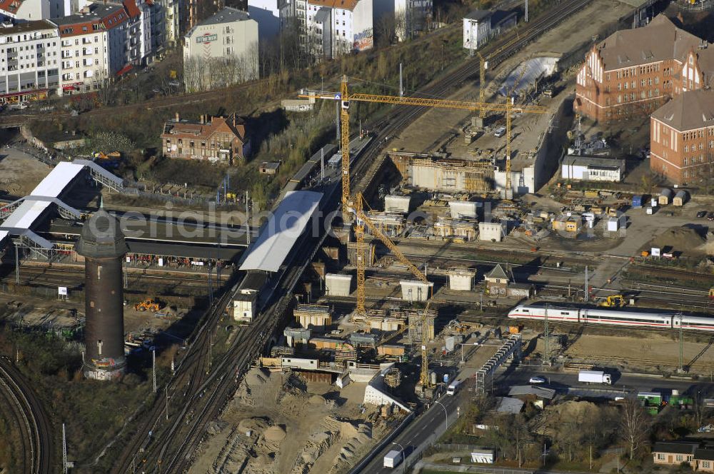 Berlin from above - Blick auf den Um- und Neubau des Berliner S-Bahnhofs Ostkreuz. Der Bahnhof wurde bereits im Jahr 1882 eröffnet und ist somit stark sanierungsbedürftig. Die Arbeiten begannen im Oktober 2006. Teile der Neubauten führt die EUROVIA Beton GmbH aus. Weiterhin beteiligt ist das Unternehmen VEPRO Verkehrsbauprojekt GmbH. Kontakt EUROVIA: EUROVIA BEton GmbH, Niederlassung Ingenieurbau und Zweigniederlassung Cottbus, Gewerbeparkstraße 17, 03099 Kolkwitz, Tel. +49(0)355 35552 3, Fax +49(0)355 35552 52, EMail: ingenieurbau@eurovia.de; Kontakt VEPRO: Verkehrsbau Projekt GmbH, Storkower Str. 132, 10407 Berlin, Tel. +49(0)30 42194 0, Fax +49(0)30 42194 221