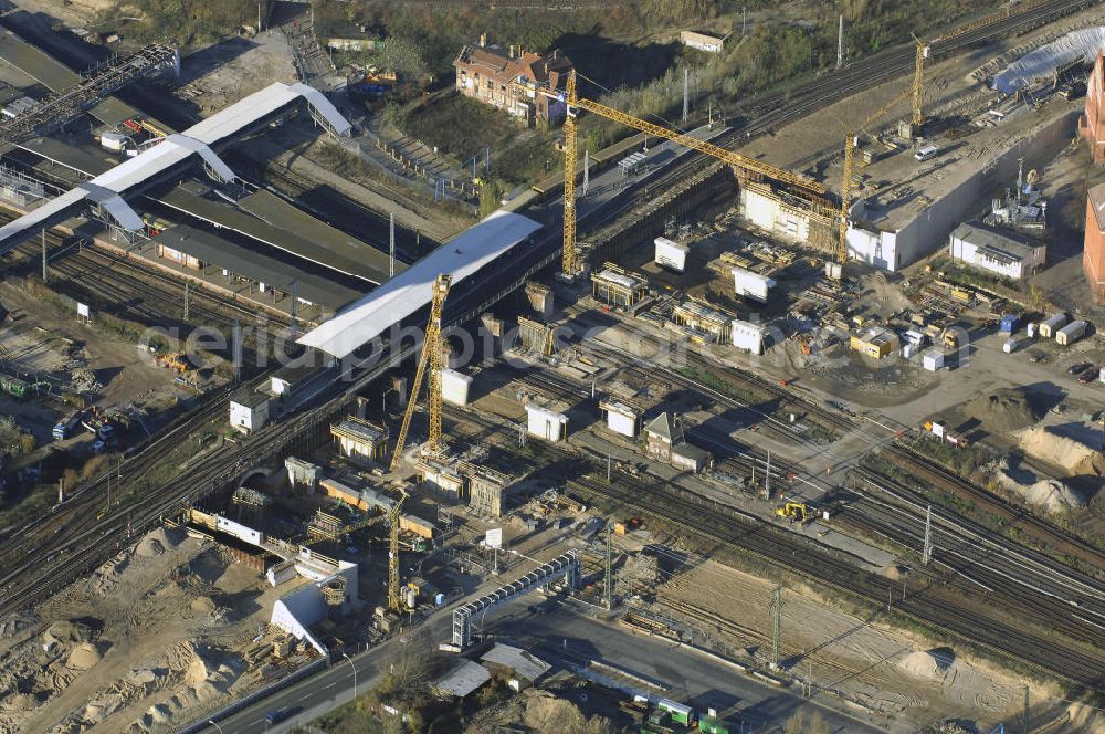 Berlin from above - Blick auf den Um- und Neubau des Berliner S-Bahnhofs Ostkreuz. Der Bahnhof wurde bereits im Jahr 1882 eröffnet und ist somit stark sanierungsbedürftig. Die Arbeiten begannen im Oktober 2006. Teile der Neubauten führt die EUROVIA Beton GmbH aus. Weiterhin beteiligt ist das Unternehmen VEPRO Verkehrsbauprojekt GmbH. Kontakt EUROVIA: EUROVIA BEton GmbH, Niederlassung Ingenieurbau und Zweigniederlassung Cottbus, Gewerbeparkstraße 17, 03099 Kolkwitz, Tel. +49(0)355 35552 3, Fax +49(0)355 35552 52, EMail: ingenieurbau@eurovia.de; Kontakt VEPRO: Verkehrsbau Projekt GmbH, Storkower Str. 132, 10407 Berlin, Tel. +49(0)30 42194 0, Fax +49(0)30 42194 221