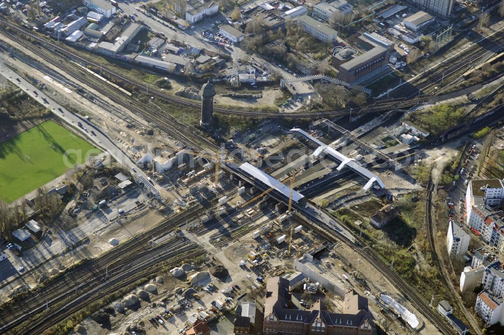 Berlin from above - Blick auf den Um- und Neubau des Berliner S-Bahnhofs Ostkreuz. Der Bahnhof wurde bereits im Jahr 1882 eröffnet und ist somit stark sanierungsbedürftig. Die Arbeiten begannen im Oktober 2006. Teile der Neubauten führt die EUROVIA Beton GmbH aus. Weiterhin beteiligt ist das Unternehmen VEPRO Verkehrsbauprojekt GmbH. Kontakt EUROVIA: EUROVIA BEton GmbH, Niederlassung Ingenieurbau und Zweigniederlassung Cottbus, Gewerbeparkstraße 17, 03099 Kolkwitz, Tel. +49(0)355 35552 3, Fax +49(0)355 35552 52, EMail: ingenieurbau@eurovia.de; Kontakt VEPRO: Verkehrsbau Projekt GmbH, Storkower Str. 132, 10407 Berlin, Tel. +49(0)30 42194 0, Fax +49(0)30 42194 221