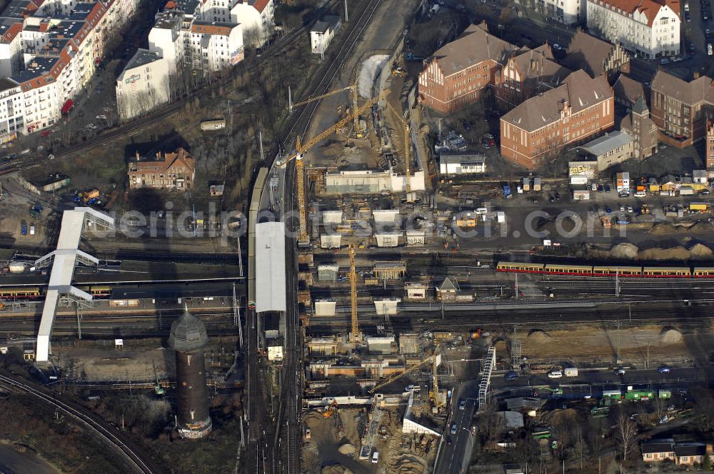 Berlin from above - Blick auf den Um- und Neubau des Berliner S-Bahnhofs Ostkreuz. Der Bahnhof wurde bereits im Jahr 1882 eröffnet und ist somit stark sanierungsbedürftig. Teile der Neubauten führt die EUROVIA Beton GmbH aus. Weiterhin beteiligt ist das Unternehmen VEPRO Verkehrsbauprojekt GmbH. Kontakt EUROVIA: EUROVIA BEton GmbH, Niederlassung Ingenieurbau und Zweigniederlassung Cottbus, Gewerbeparkstraße 17, 03099 Kolkwitz, Tel. +49(0)355 35552 3, Fax +49(0)355 35552 52, EMail: ingenieurbau@eurovia.de; Kontakt VEPRO: Verkehrsbau Projekt GmbH, Storkower Str. 132, 10407 Berlin, Tel. +49(0)30 42194 0, Fax +49(0)30 42194 221