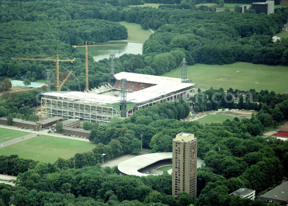 Köln from above - Fortgeschrittener Umbau des 1923 erbauten Müngersdorfer Stadion. Das neue Stadion wurde 2003 fertiggestellt und bietet knapp 51.000 Zuschauer Platz. Architekt: Marg, Gerkan u. Partner, RheinEnergieStadion, Aachener Straße, 50933 Köln, Telefon: 02 21/4 98 36