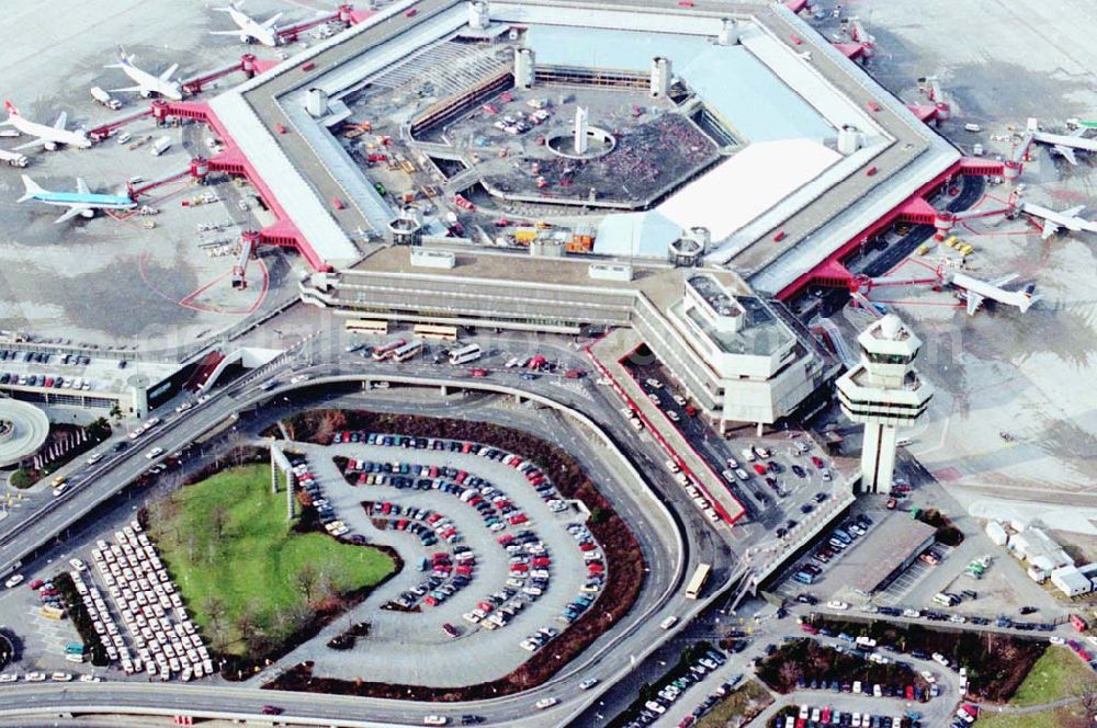 Aerial image Berlin - 26.03.1995 Berlin-Tegel Umbau des Abfertigungsgebäudes am Flughafen-Tegel