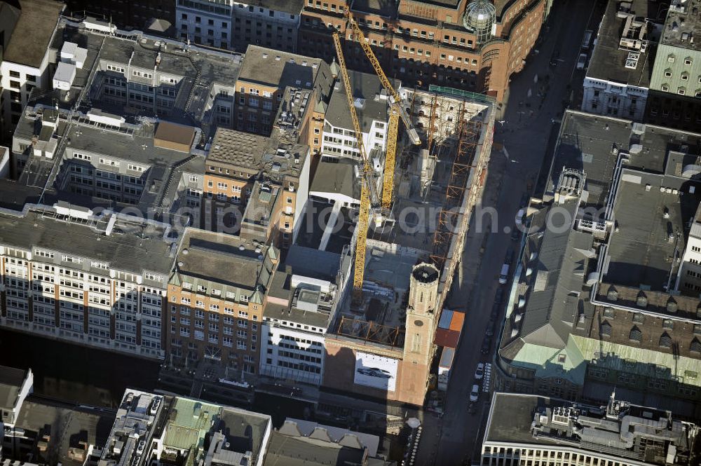 Aerial image Hamburg - Umbau des Gebäudes der Alte Post Passage an der Poststraße. Das Gebäude wird bis auf die Fassade kernsaniert und bietet dann Platz für Geschäftsflächen und Büroräume. Auftraggeber ist das Immobilienunternehmen alstria office REIT-AG. Ausführende Baufirma: W. Markgraf GmbH & Co. KG. Reconstruction of the building of the Alte Post Passage at the Poststrasse.