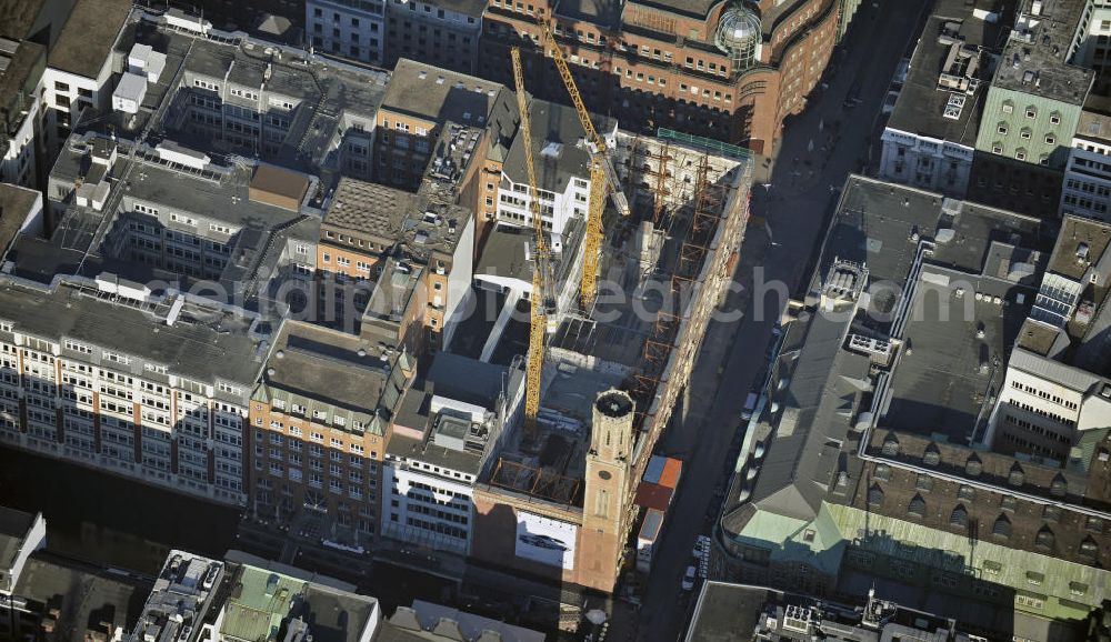 Aerial photograph Hamburg - Umbau des Gebäudes der Alte Post Passage an der Poststraße. Das Gebäude wird bis auf die Fassade kernsaniert und bietet dann Platz für Geschäftsflächen und Büroräume. Auftraggeber ist das Immobilienunternehmen alstria office REIT-AG. Ausführende Baufirma: W. Markgraf GmbH & Co. KG. Reconstruction of the building of the Alte Post Passage at the Poststrasse.