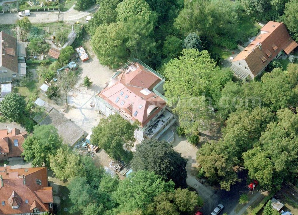 Aerial photograph Potsdam - Babelsberg - Umbau einer alten Stadtvilla in der Karl-Marx-Straße 62 durch die SMN Continental Plan & Bau GmbH in Potsdam-Babelsberg.