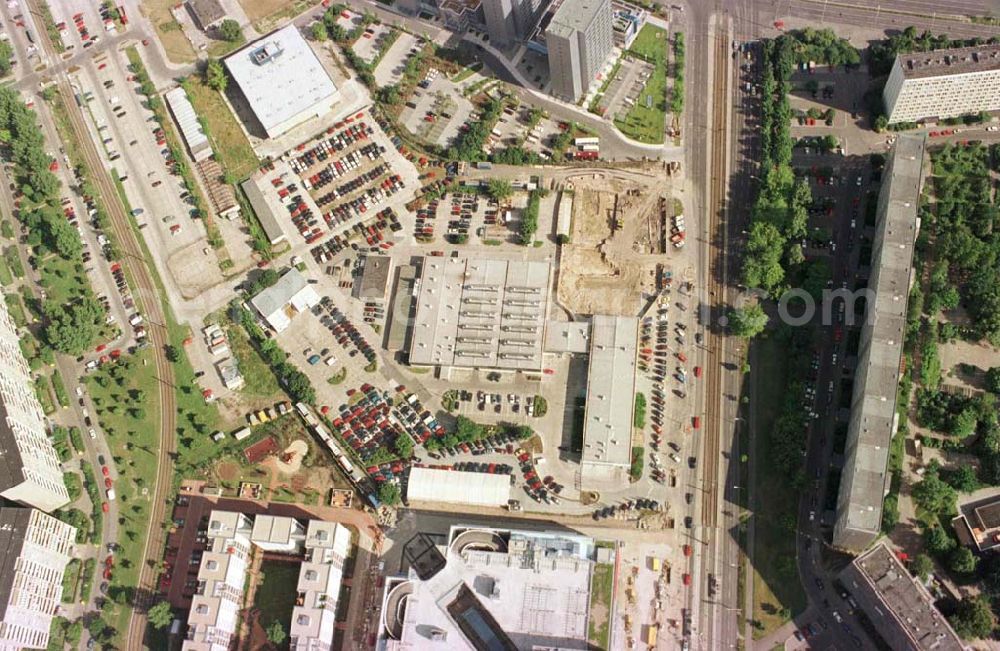 Berlin - Hohenschönhausen from the bird's eye view: Umbau des Autohauses Fennpfuhl am Weißenseer Weg in Hohenschönhausen.