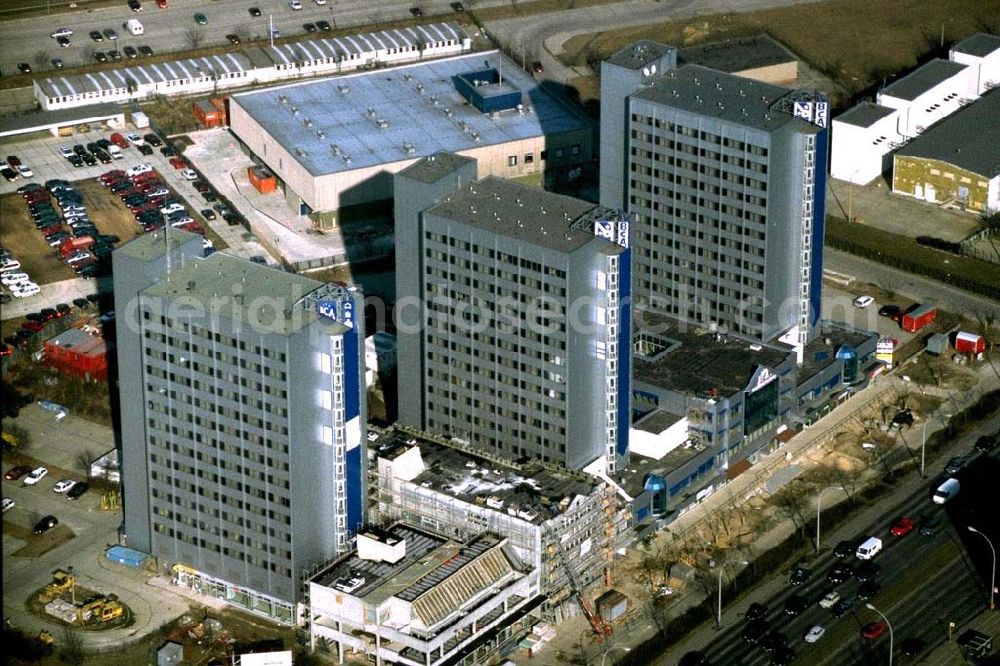 Berlin - Hohenschönhausen from above - Umbau der BCA-Hotelkette an der Landsberger Allee in Berlin Hohenschönhausen.