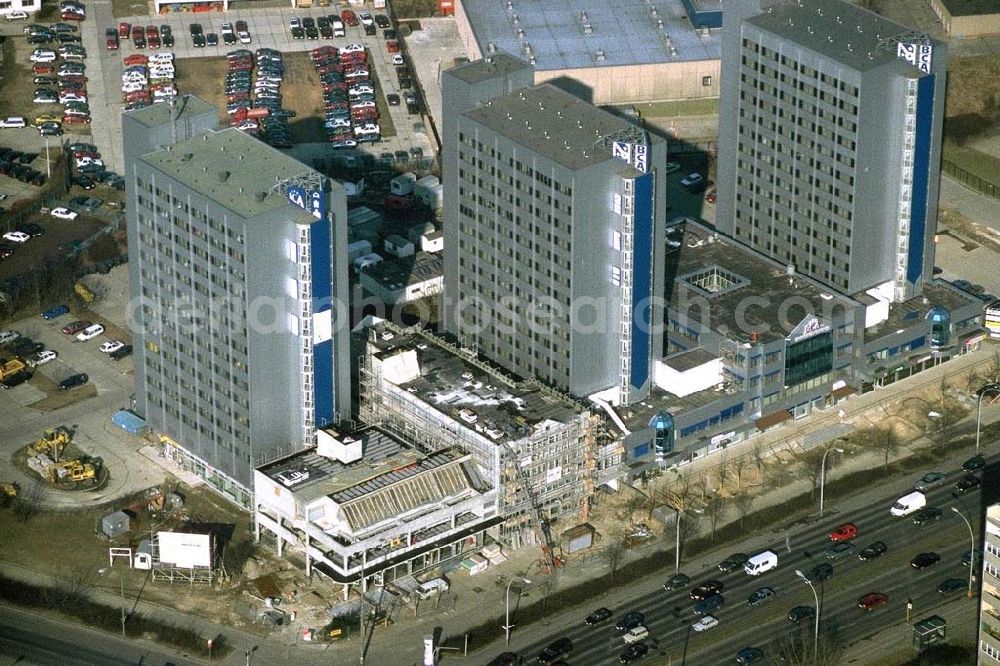 Aerial photograph Berlin - Hohenschönhausen - Umbau der BCA-Hotelkette an der Landsberger Allee in Berlin Hohenschönhausen.