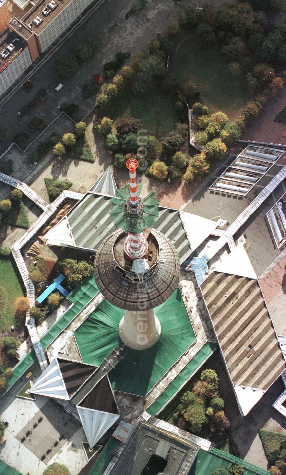 Berlin from the bird's eye view: Umbau des Berliner Fernsehturmes am Alex.14.10.1997