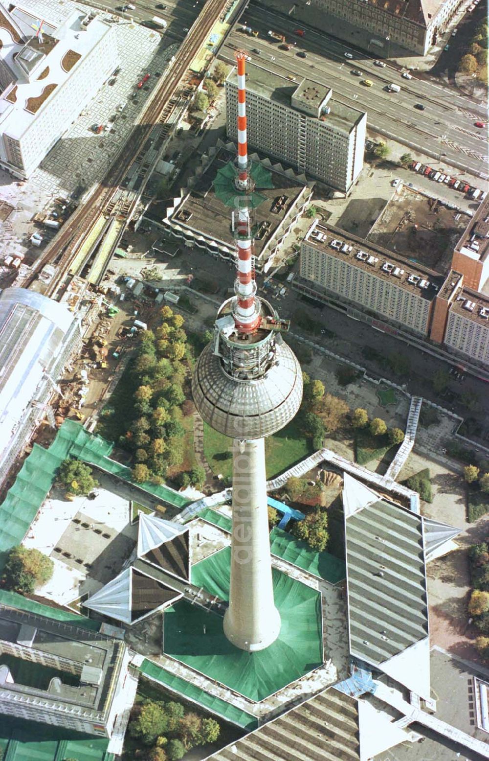 Aerial image Berlin - Umbau des Berliner Fernsehturmes am Alex.14.10.1997