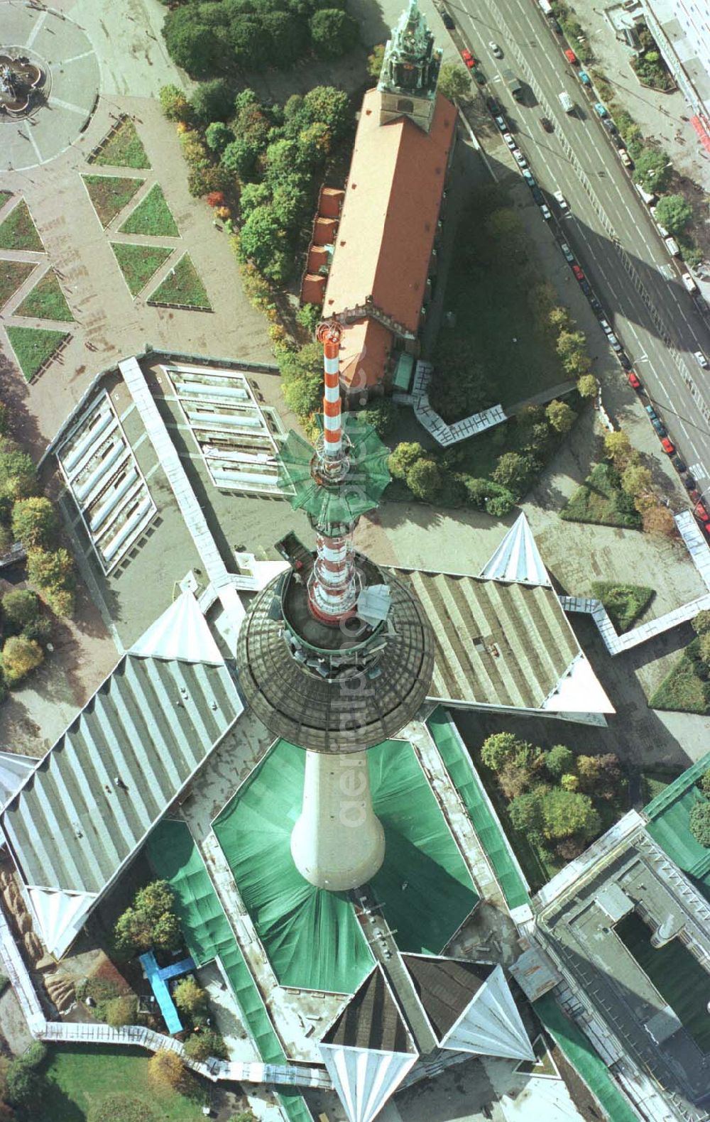 Berlin from the bird's eye view: Umbau des Berliner Fernsehturmes am Alex.14.10.1997