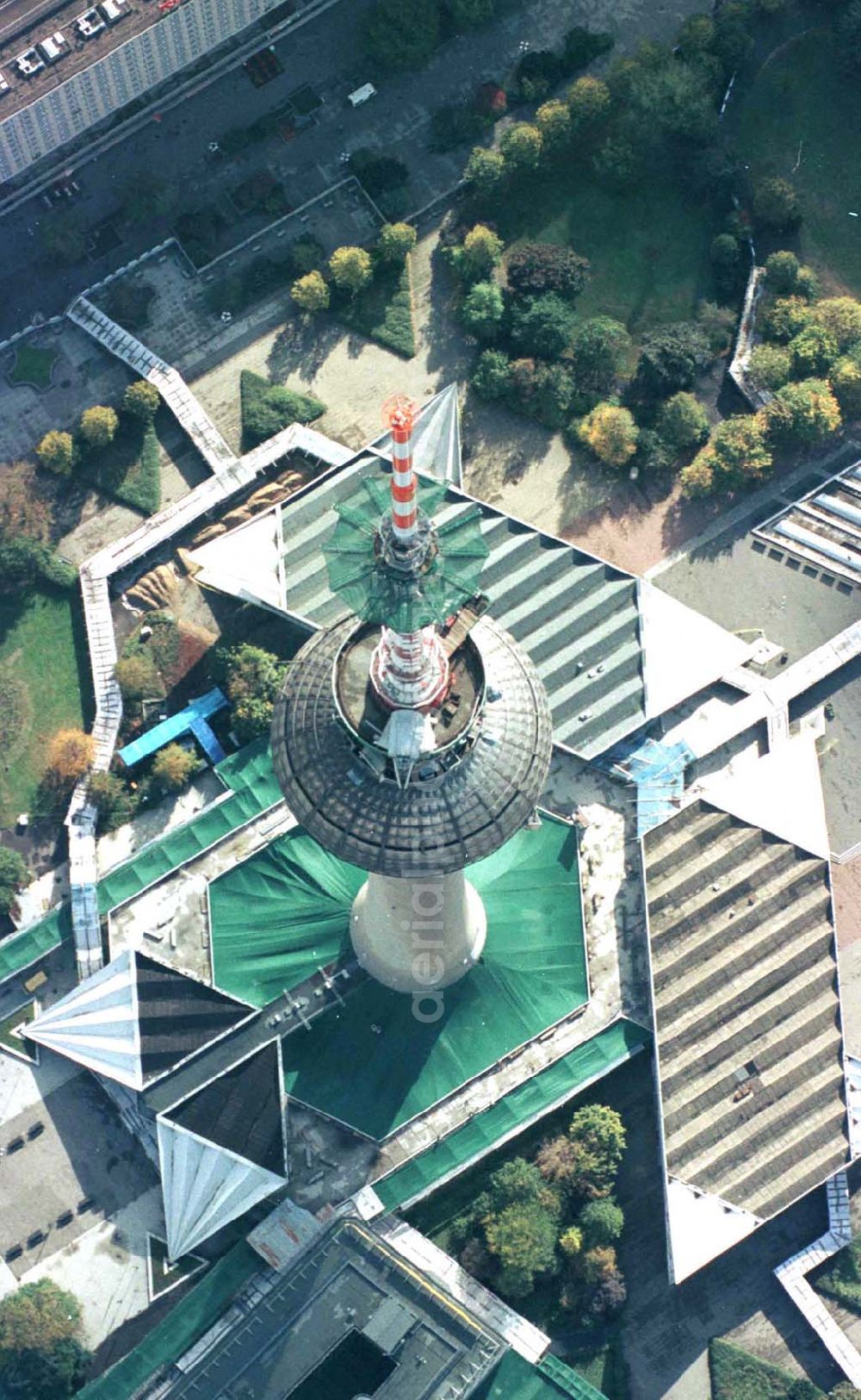 Berlin from above - Umbau des Berliner Fernsehturmes am Alex.14.10.1997