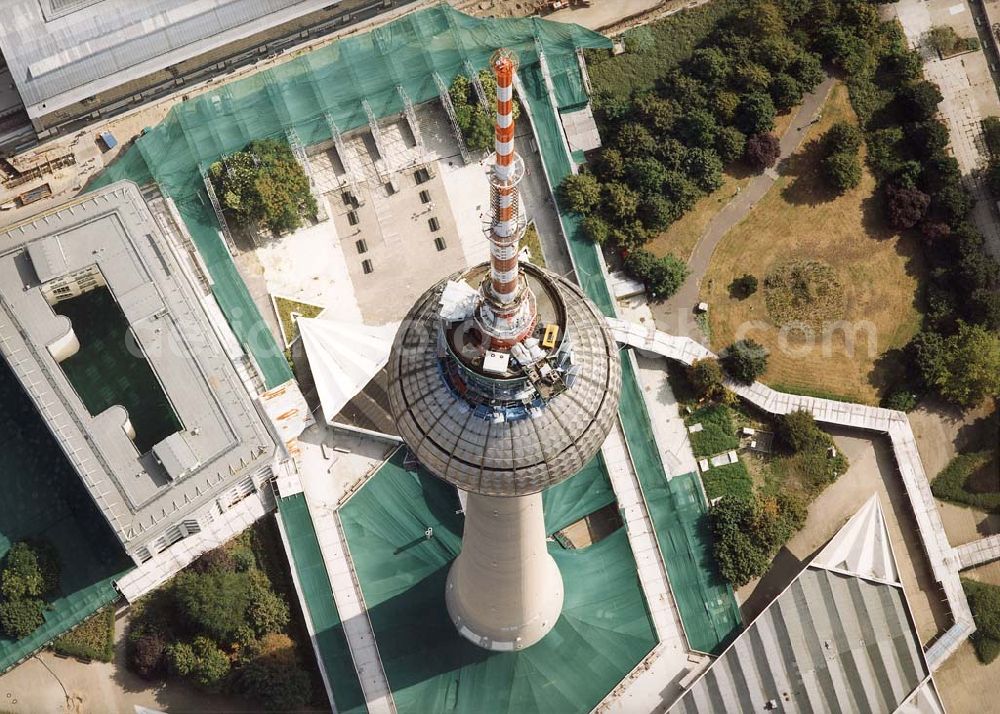 Berlin from the bird's eye view: Umbau des Berliner Fernsehturmes am Alexanderplatz.