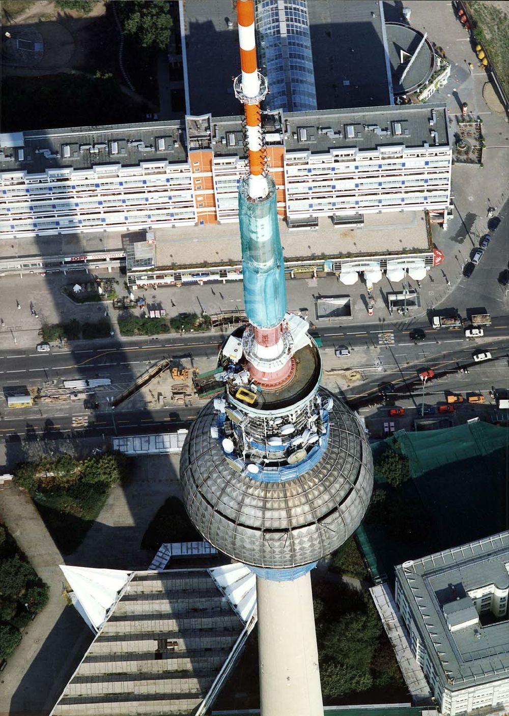 Aerial image Berlin - Umbau des Berliner Fernsehturmes am Alexanderplatz.